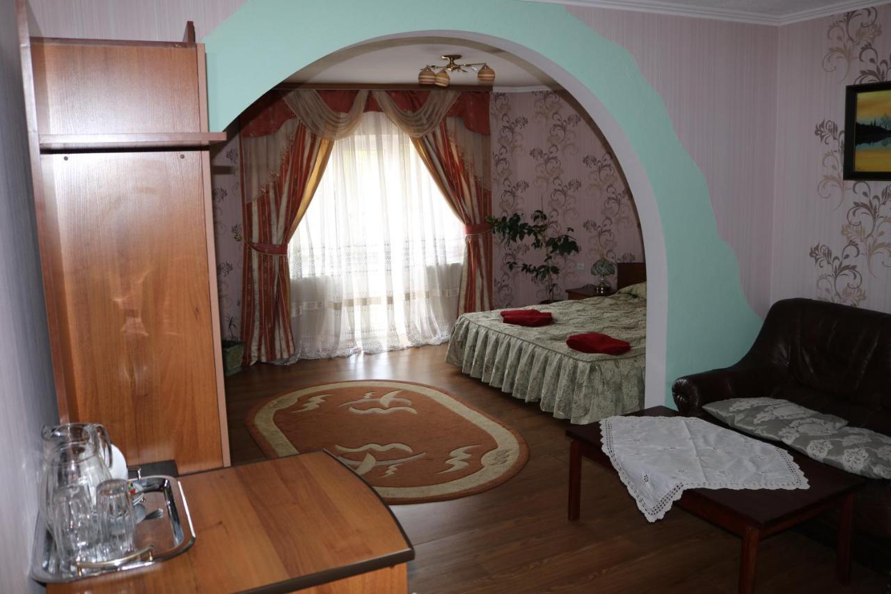 Готель ***Феєрія Tyachiv Extérieur photo