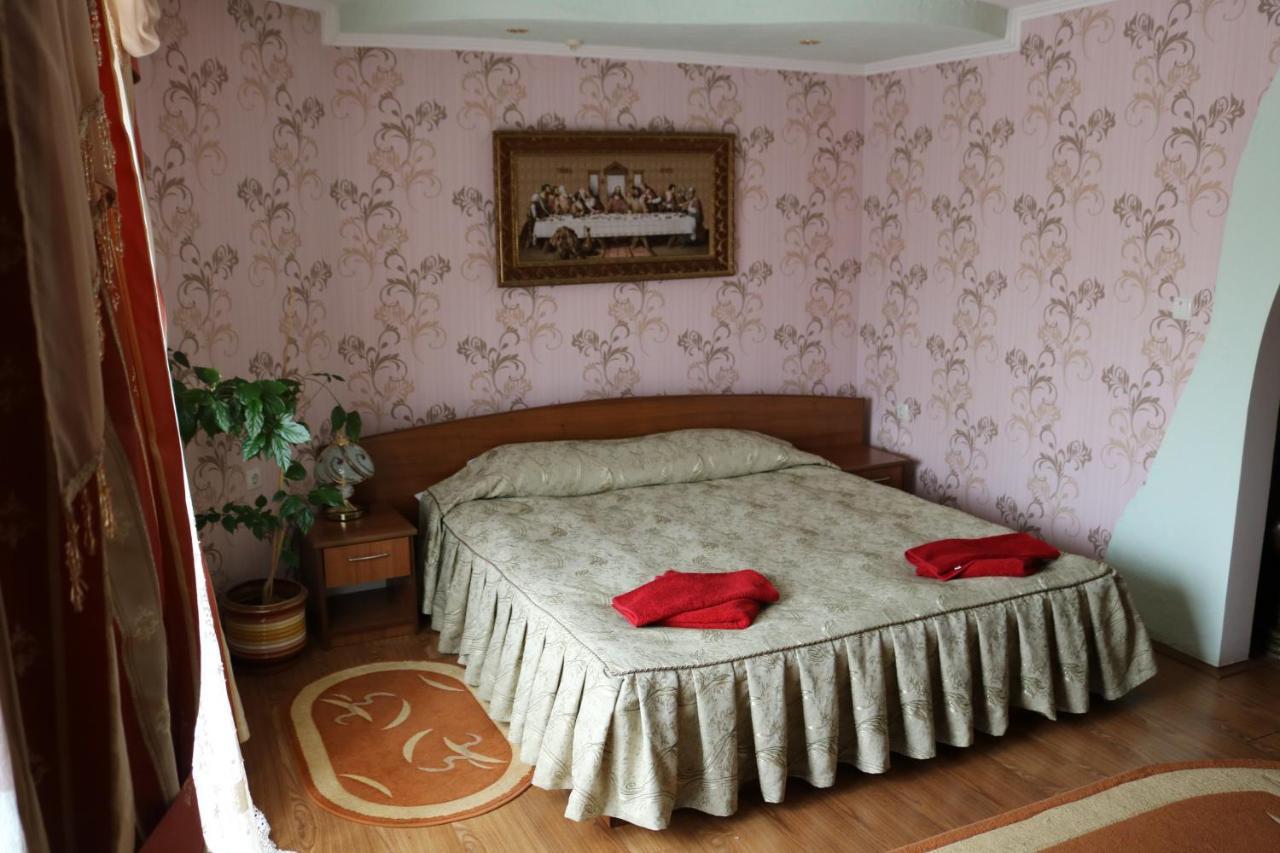 Готель ***Феєрія Tyachiv Extérieur photo