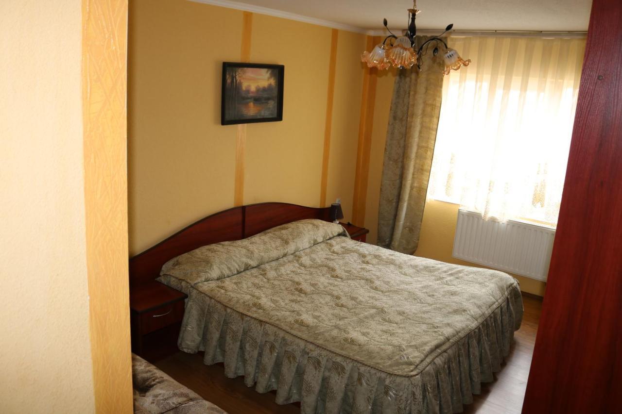 Готель ***Феєрія Tyachiv Extérieur photo
