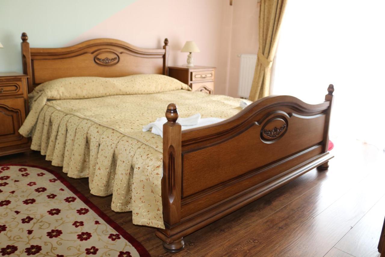 Готель ***Феєрія Tyachiv Extérieur photo