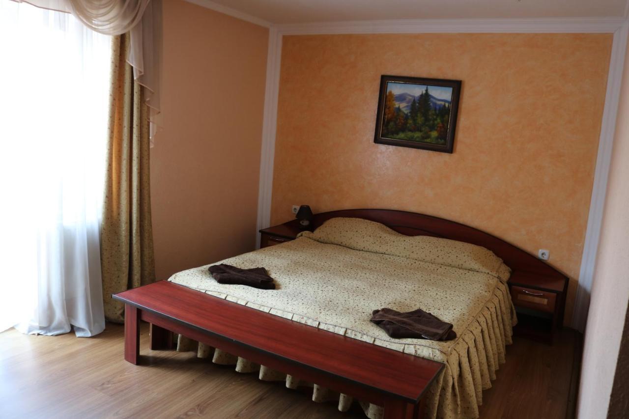 Готель ***Феєрія Tyachiv Extérieur photo